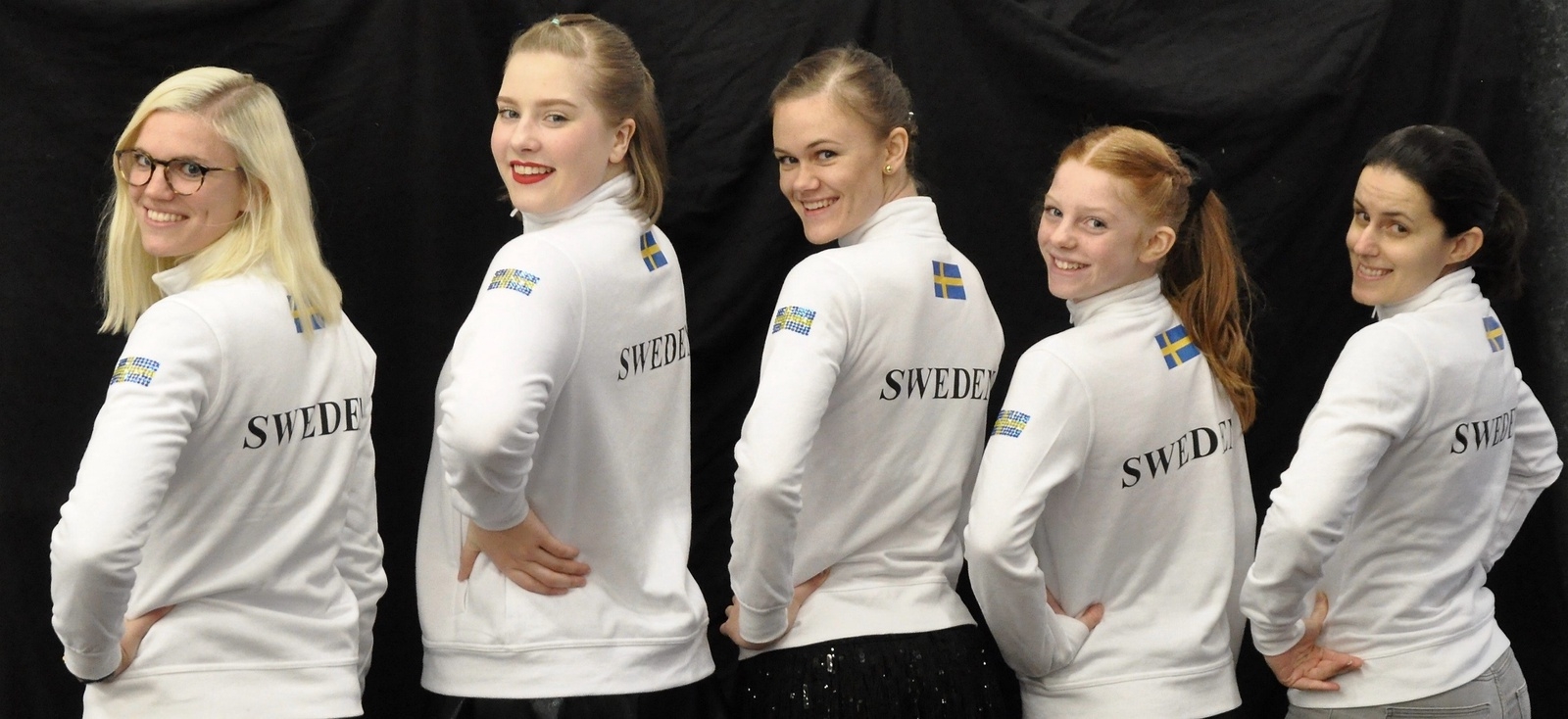 Tyringe Konståkningssällskap representerade Sverige i Reykjavik International Games. Tränarna Michaela Kristensson och Rose Kathy flankerar sina åkare Liv Hörlin Wisborg, Danielle Kristensson och Molly Bengtsson.