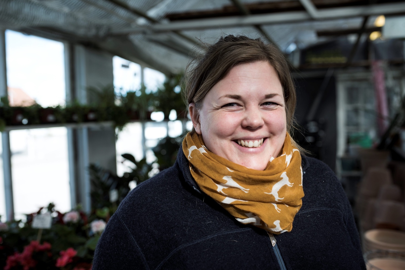 Anna Johansson har ägt blomsterhandeln sedan juni förra året och känner stort stöd från Sösdalaborna även när det inte råder coronakaos. – Det känns som att de månar om oss, säger hon.