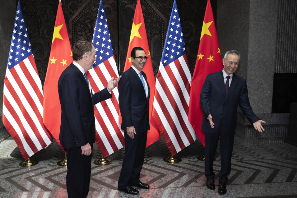 Liu He, till höger, har enligt Trump begärt anståndet. Här är He tillsammans med USA:s handelsrepresenant Robert Lighthizer och finansminister Steve Mnuchin i samband med handelssamtal i Shanghai i juli.