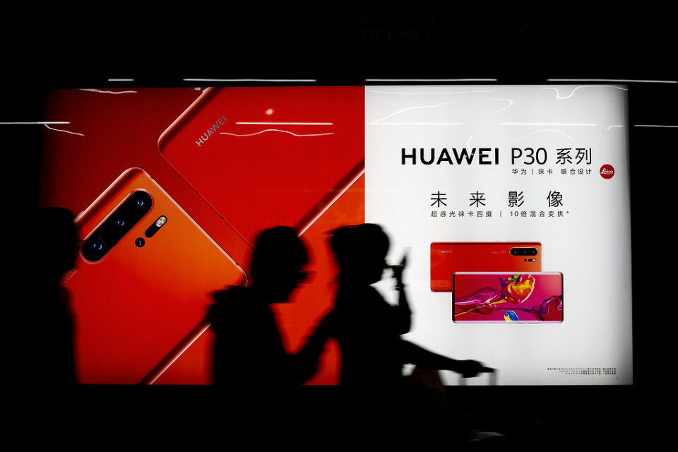 Reklam i Peking för Huaweis nya telefon P30.