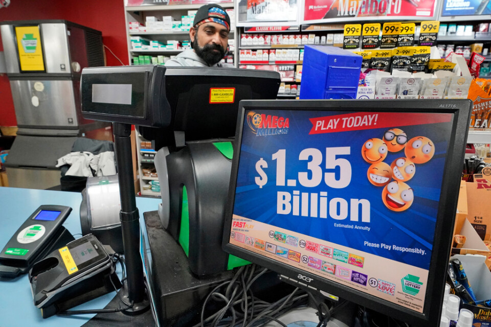 En person i delstaten Maine vann under fredagen närmare 14 miljarder kronor på lotto.