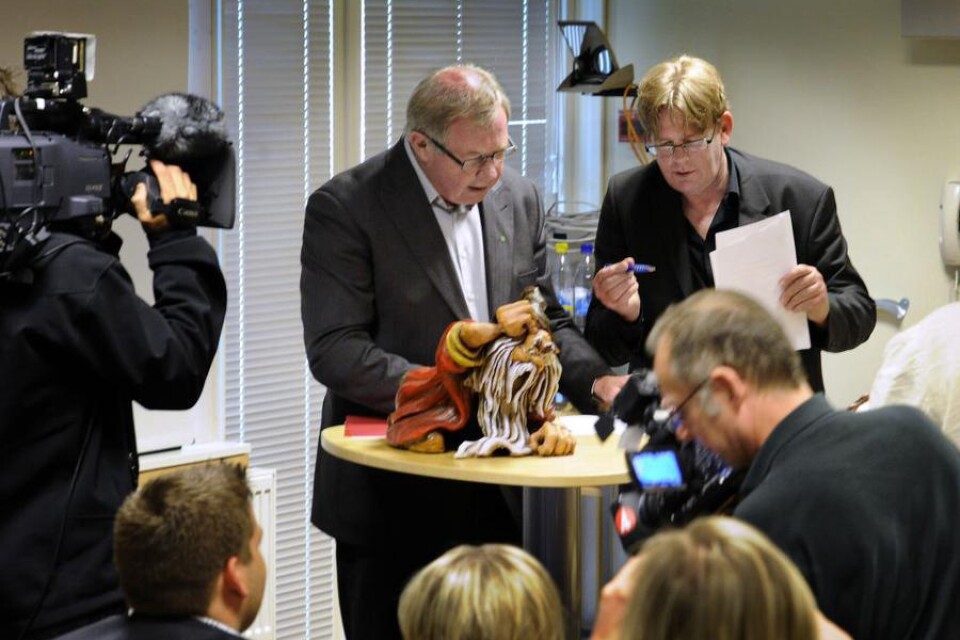 På presskonferensen undertecknade kommunalrådet Roland Åkesson (C) och Ton Theunis tillsammans en avsiktsförklaring för temaparken.