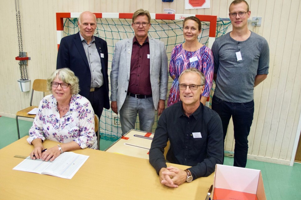 Valarbetare i Långasjö, från vänster: Berit Elofsson, Bo-Eddie Rossbol, Mats Gunnarsson, Malin Lundqvist-Gunnarsson, Dan Elmersson och Victor Karlsson.