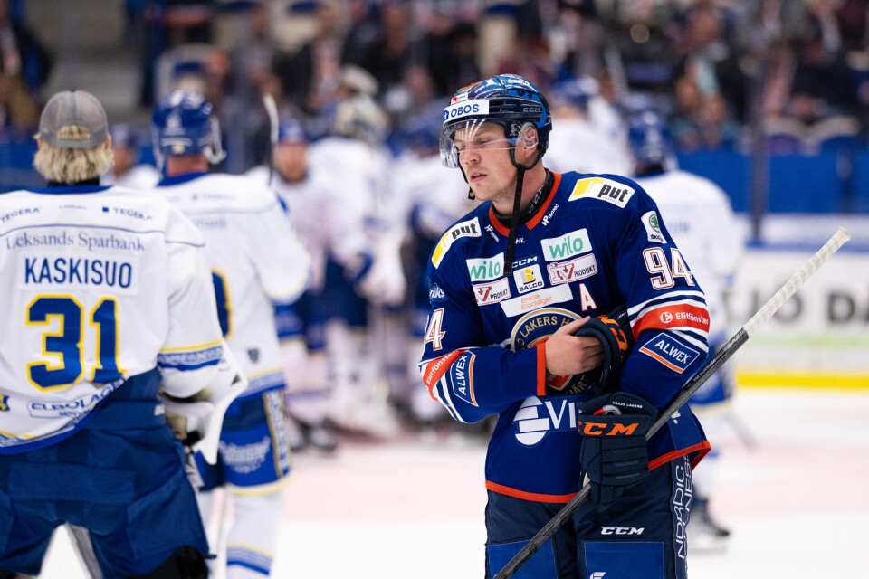 Växjös Joel Persson deppar efter ishockeymatchen i SHL mellan Växjö och Leksand den 15 oktober 2022.