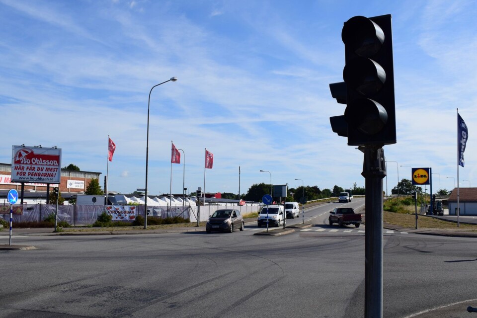 Trafiksignalerna i det så kallade ”Taxikorset”vid Bo Ohlsson i Tomelilla har varit ur funktion i snart en vecka.