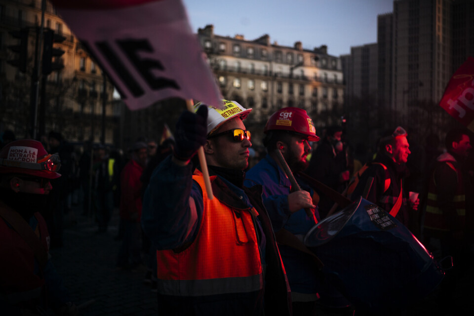 Strejkande arbetare i huvudstaden Paris.