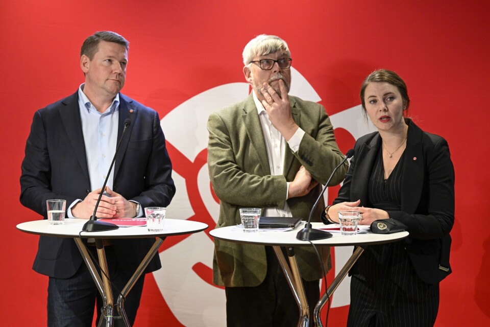 Tobias Baudin, Leif Jakobsson och Ida Karkiainen presenterade Socialdemokraternas valanys.