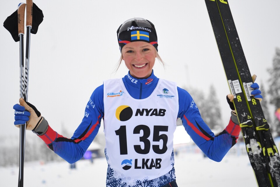Frida Karlsson får fortsätta med fluor under skidorna nästa säsong. Arkivbild.