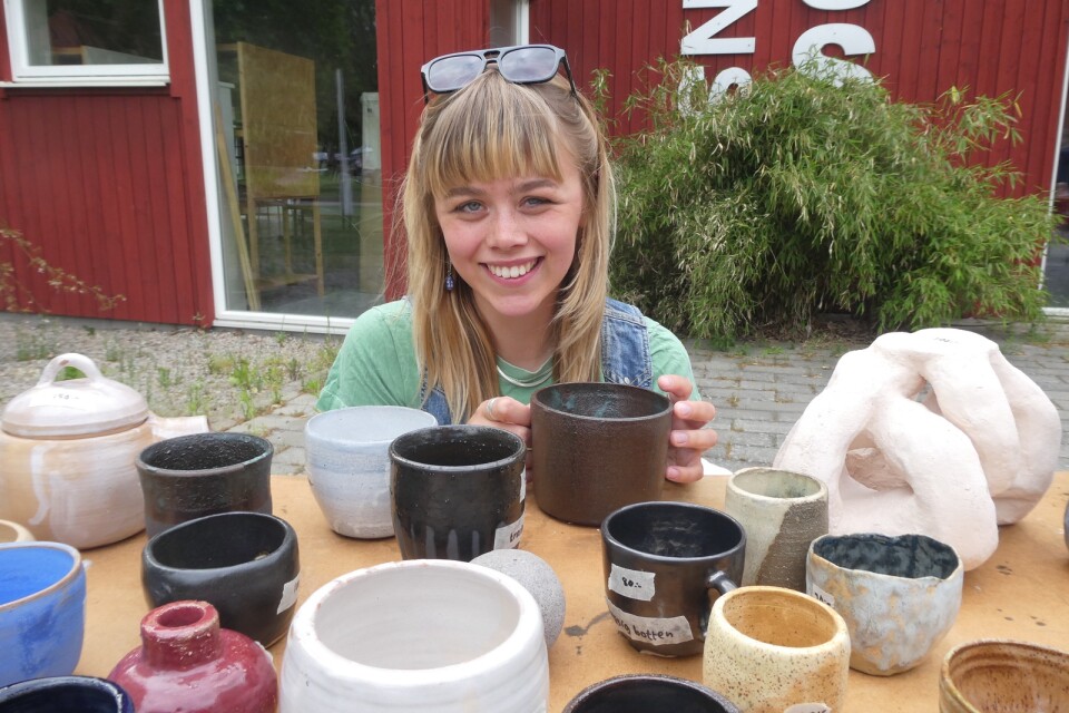 Jag började dreja för ett år sedan. Det var svårt i början men nu har jag lärt mig tekniken. Här på festivalen visar jag upp och säljer egengjord keramik, berättade Hedda Nordlind.
