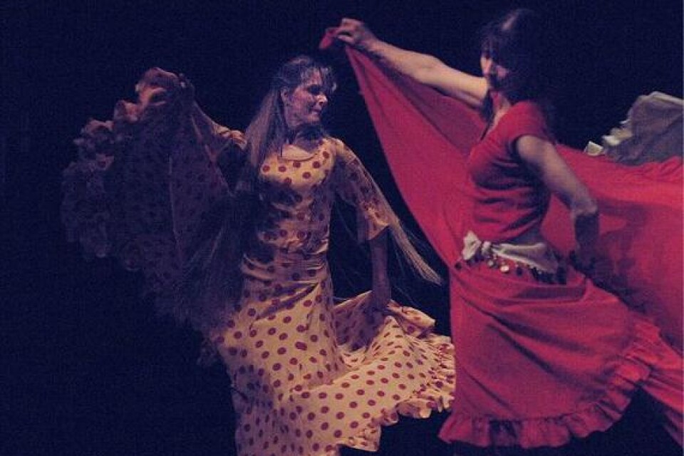 Kina Göransson ger lektioner i den spanska dansen flamenco. Nu visar elever upp vad de lärt sig under terminen som gått.Bild: Sprisse Nilsson