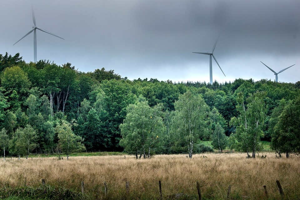 Grannar till Karsholms vindkraftanläggning har överklagat ljudnivån. Nu kräver mark- och miljödomstolen en utredning av lågfrekvent ljud.