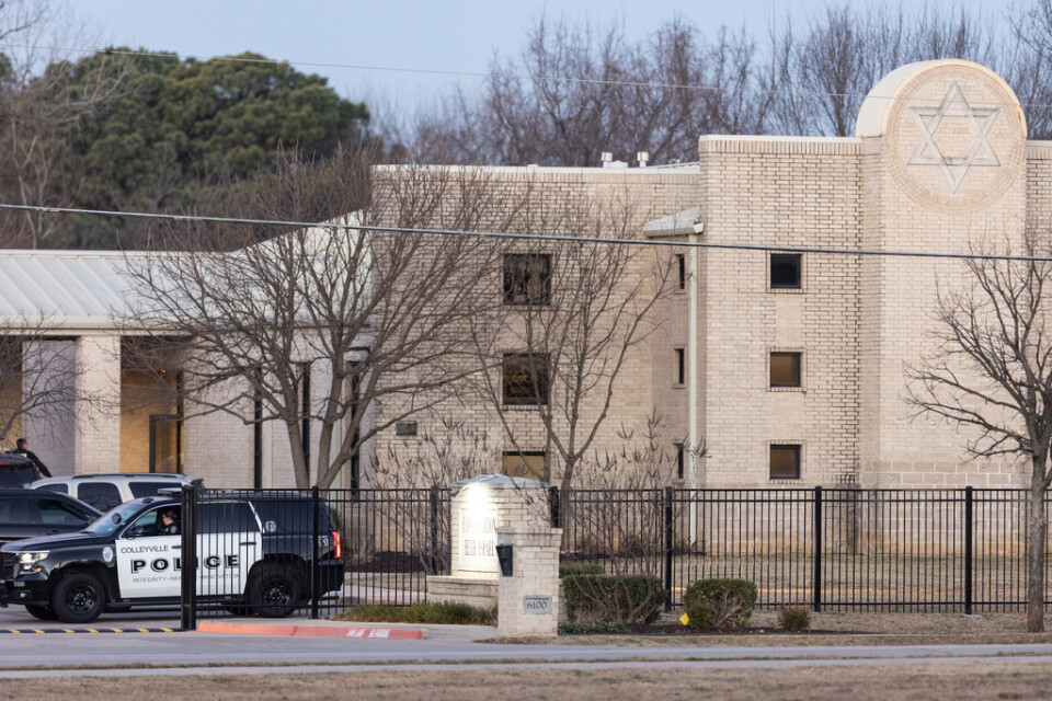 En brittisk man höll fyra personer gisslan i en synagoga i Colleyville, Texas.