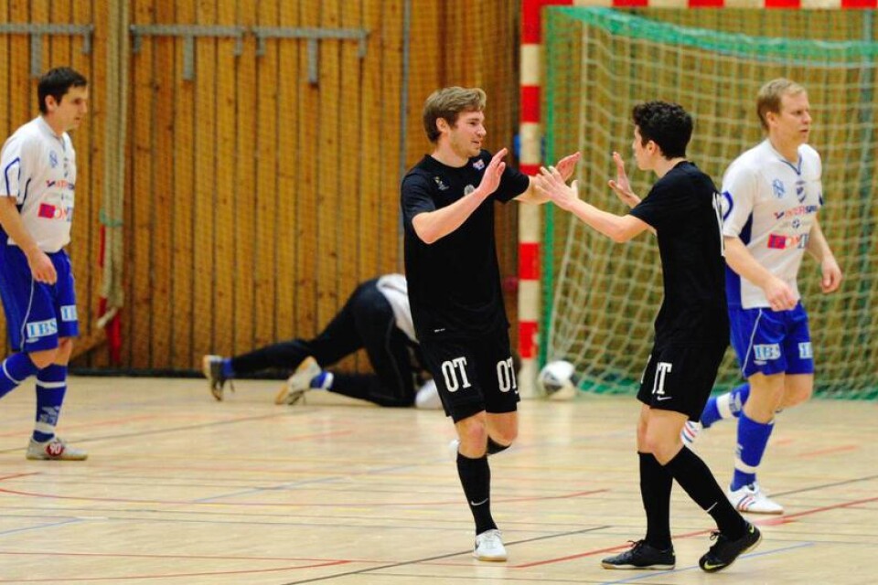 Tim Johansson och Niki Avdyli i Oskarshamns AIK jagar tredje raka segern i trettondagscupen. Förra året var Avdyli turneringens stora behållning och vann även skytteligan med sina sju mål.