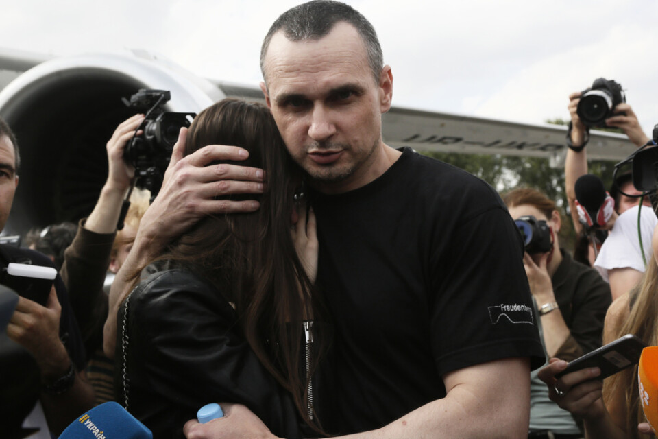 Den ukrainske regissören Oleg Sentsov släpptes på lördagen fri.
