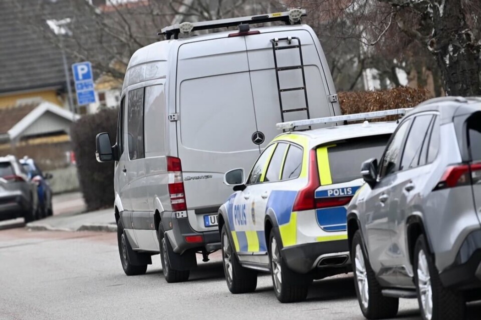 En man hittades död i Kristianstad på söndagen. Dödsorsaken är oklar. Därför rubricerar polisen ärendet som mord, vilket är rutin vid oklara dödsfall.