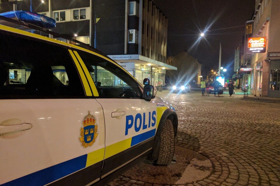 En man stoppades av polis i Växjönatten.