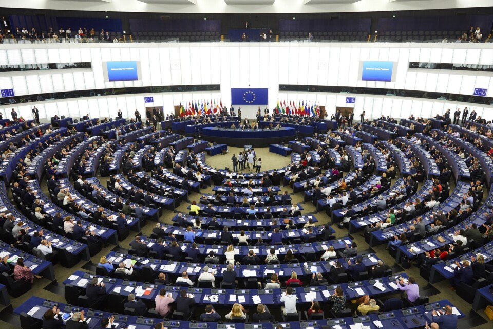 ”Just nu ligger ett lagförslag på Sveriges och EU:s bord med potential att bli just den game-changer för våra hav, skogar, sjöar och ängsmarker som behövs: restaureringslagen.”, skriver flera MP-företrädare. På bilden: EU-parlamentet i Strasbourg.
