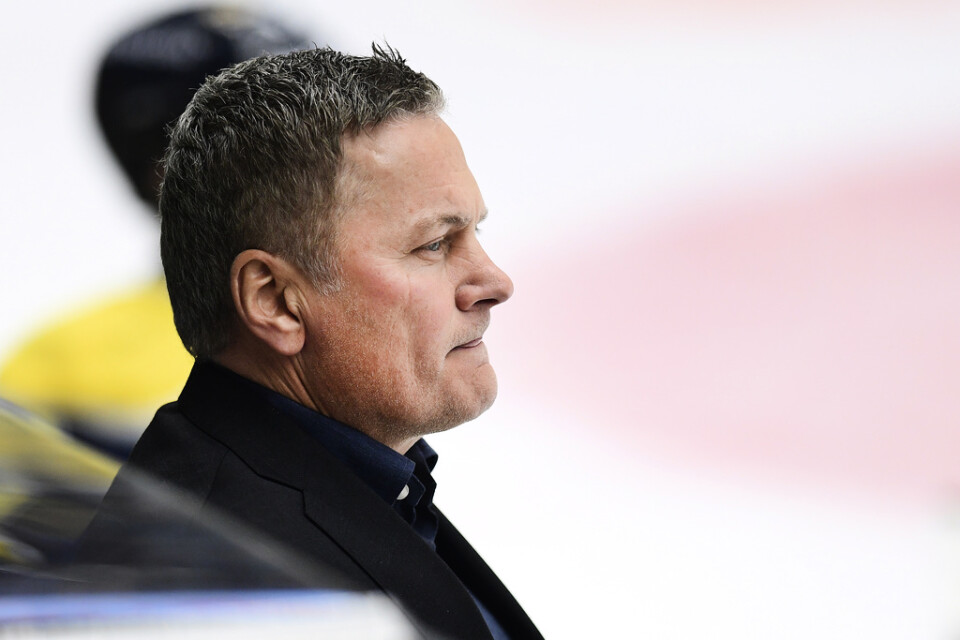 Nygamle HV-tränaren Stephan Lundh kunde inte hjälpa HV71 till några poäng mot Skellefteå. Arkivbild.