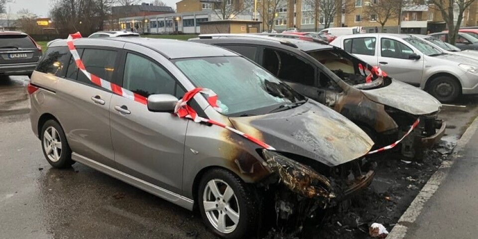 Brandskadade bilar ska tas bort: ”Ser inte bra ut”