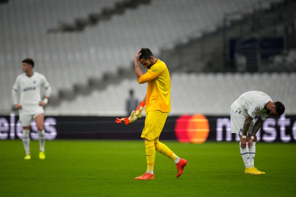 Två grova misstag följdes av ett tredje som gav rött kort. Sporting Lissabons Antonio Adán hade en av sina jobbigaste kvällar som målvakt.