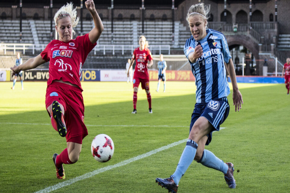 Frida Skogman, här till vänster i bild, under en allsvensk match mot Djurgården 2017. Arkivbild.