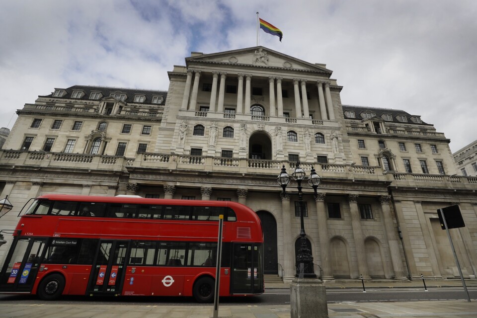 Bank of England rör inte styrräntan och låter nuvarande stödköpsprogram ligga fast. Arkivbild.