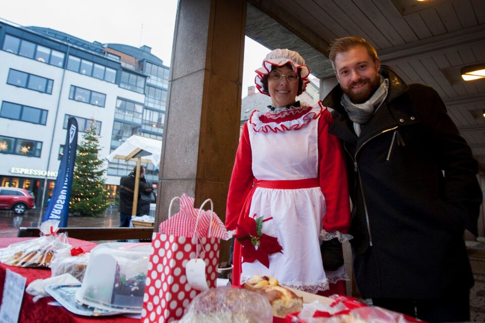 Cityledaren Lotta Wahlqvist tillsammans med Jimmy Brorsson i samband med tävlingen Baka – låt Jimmy smaka.