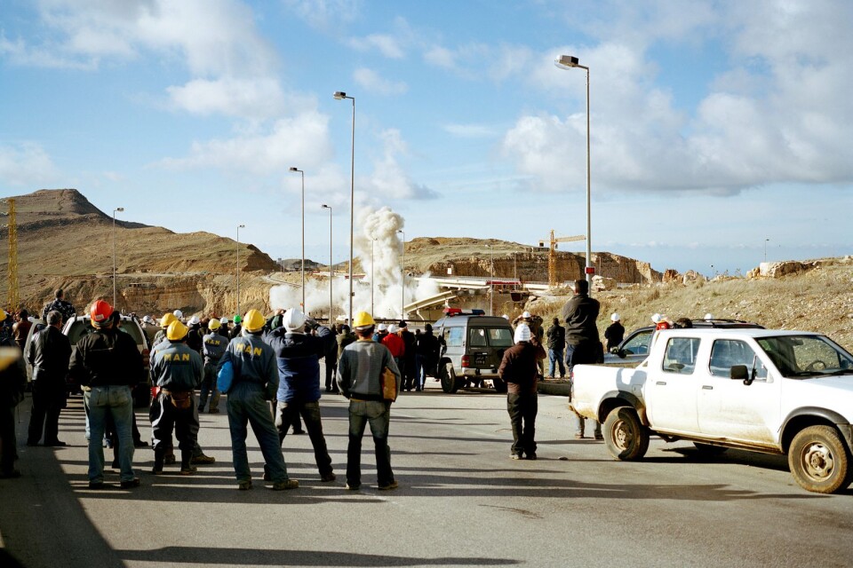 Akram Zaatari: ”The Reconstruction of the Arab Highway” (2007)