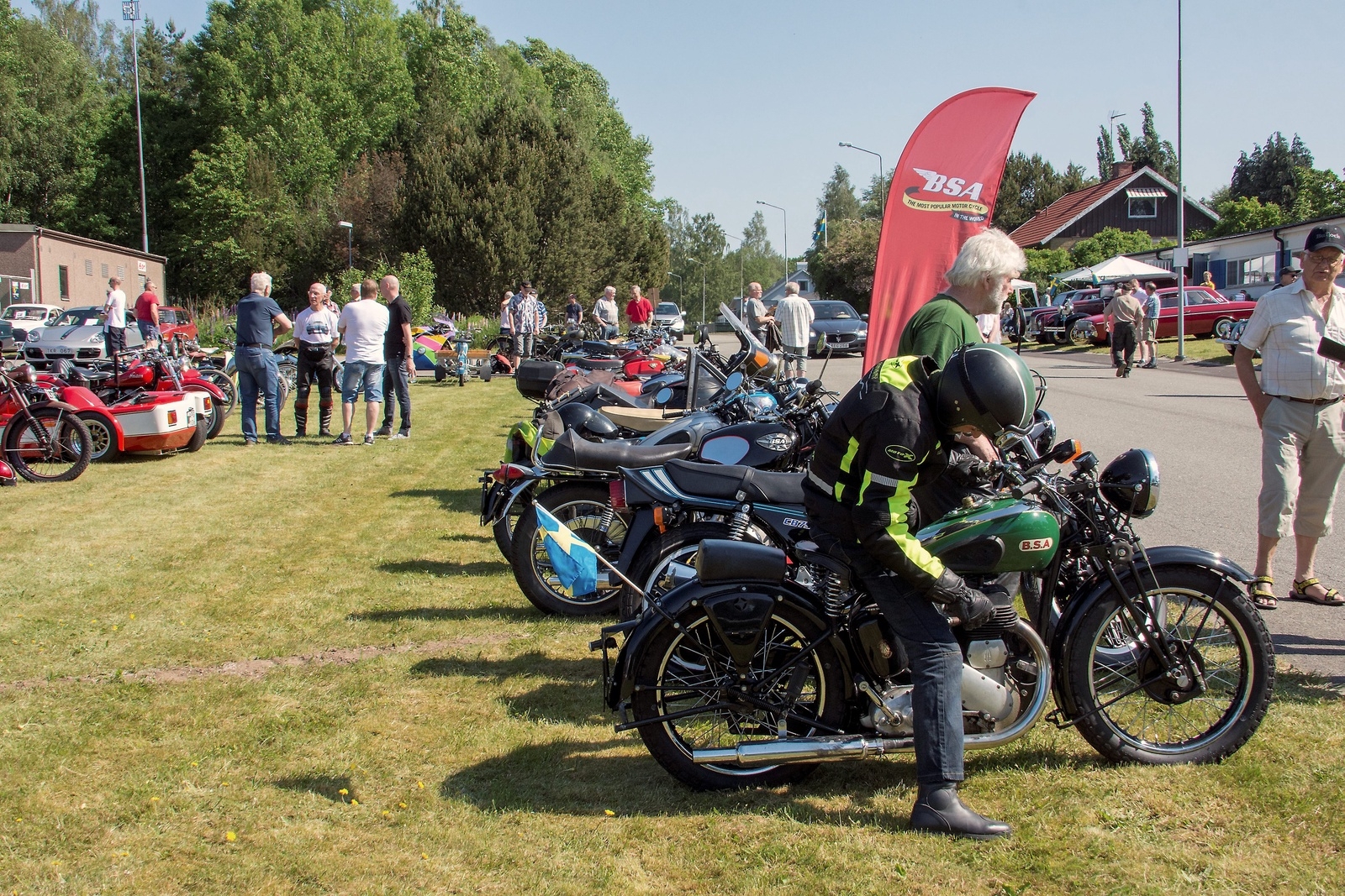 Även motorcyklar i olika modeller gled in på den motorhistoriska dagen i Bjärnum. Foto: Helén Fingalsson