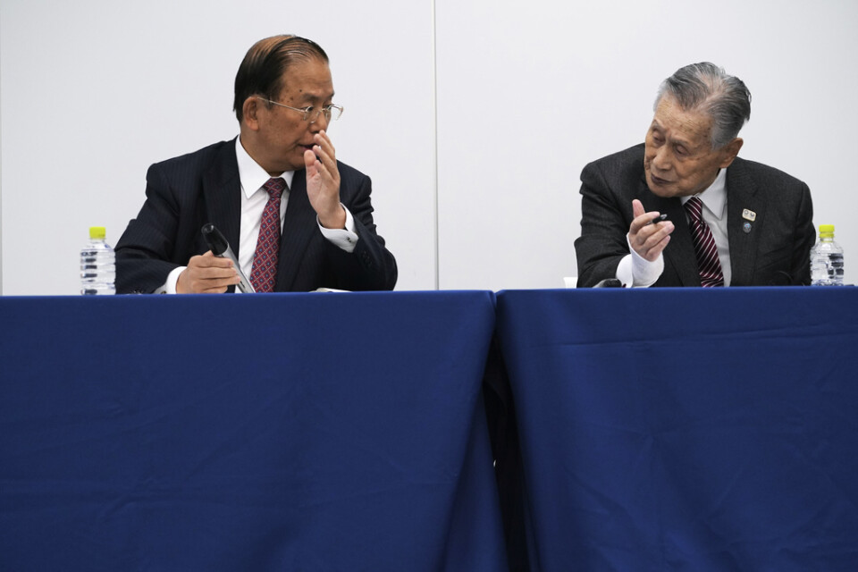 Tokyo-OS vd Toshiro Muto och chef Yoshiro Mori vid presskonferensen.