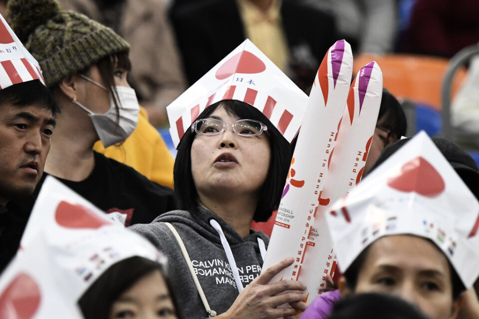 Över 9|000 högljudda åskådare var på plats när Japan vann VM:s öppningsmatch mot Argentina i huvudarenan Park Dome i Kumamoto.