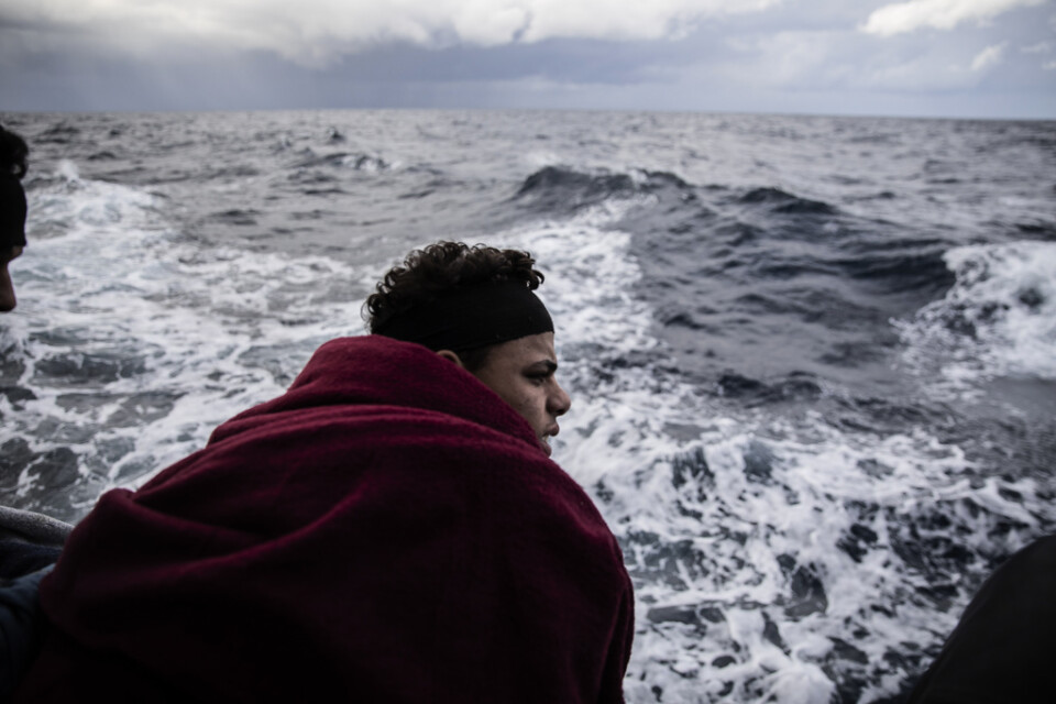 Människosmugglingen över Medelhavet är en av huvudaspekterna i kriget i Libyen. Bild från ett räddningsfartyg som plockat upp migranter nära Libyens kust tidigare i januari.