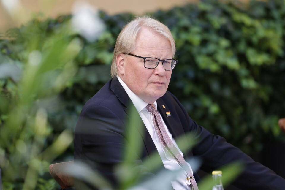 Försvarsminister Peter Hultqvist (S) vid torsdagens pressträff med regeringen.