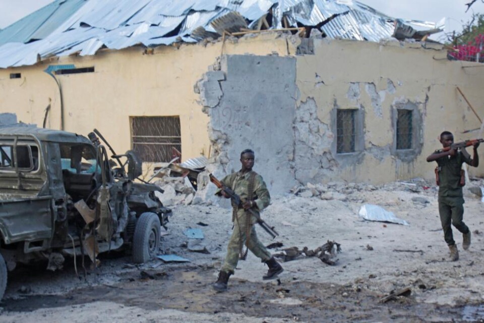 Antalet döda fortsätter att stiga efter attacken mot hotellet Maka al Mukaram i Somalias huvudstad Mogadishu. Sammanlagt 15 personer har nu dött i dådet som utfördes i går av extremistgruppen al-Shabaab. Minst 20 personer har skadats. - Bland dem som h