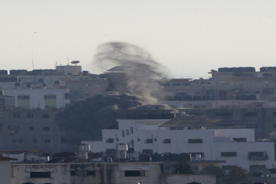 Ett israeliskt luftangrepp mot Gaza stad under söndagen.