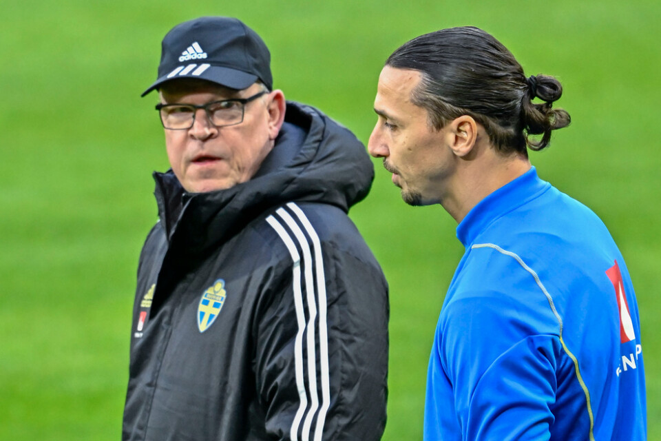 Förbundskapten Janne Andersson och Zlatan Ibrahimovic under träning på Friends arena inför EM-kvalet mot Belgien i mars. Arkivbild.