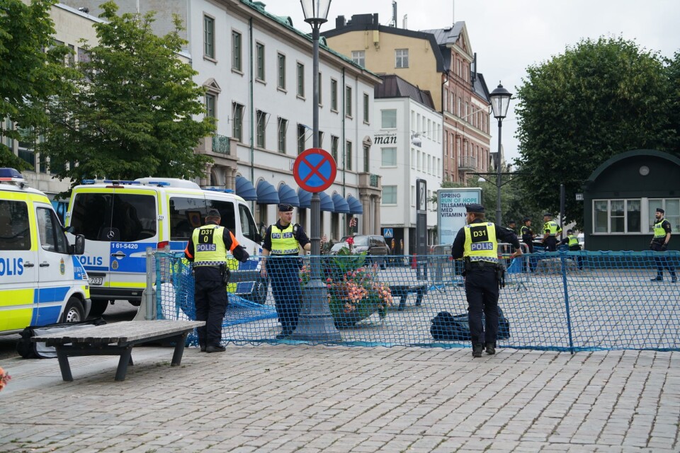 Polisen förbereder inför Paludans demonstration i Växjö.