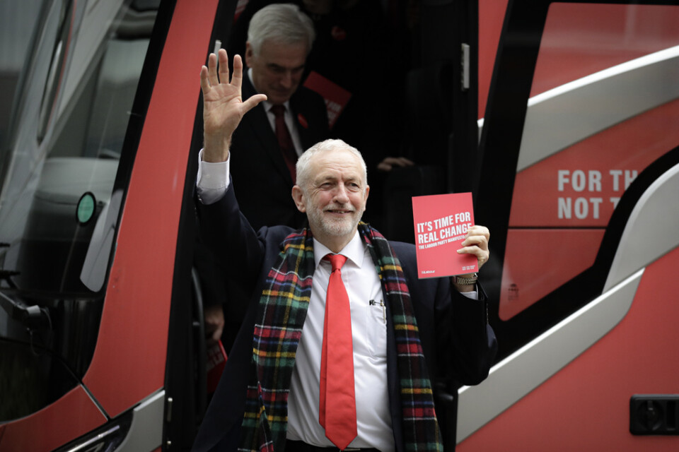 Labourledaren Jeremy Corbyn anländer till Birmingham City University där han under tisdagen presenterar partiets valmanifest.