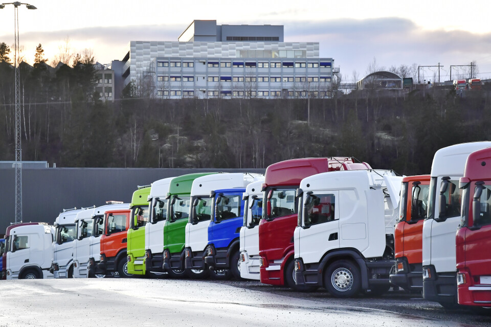Lastbils- och busstillverkaren Scania planerar att dra ned antalet anställda med 5 000 medarbetare under hösten. Arkivbild