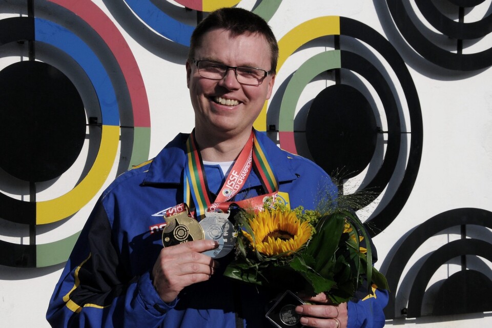 Viltmålsskytten Emil Martinsson utökade sin medaljsamling med två guld på luftvapen-EM i Ungern.