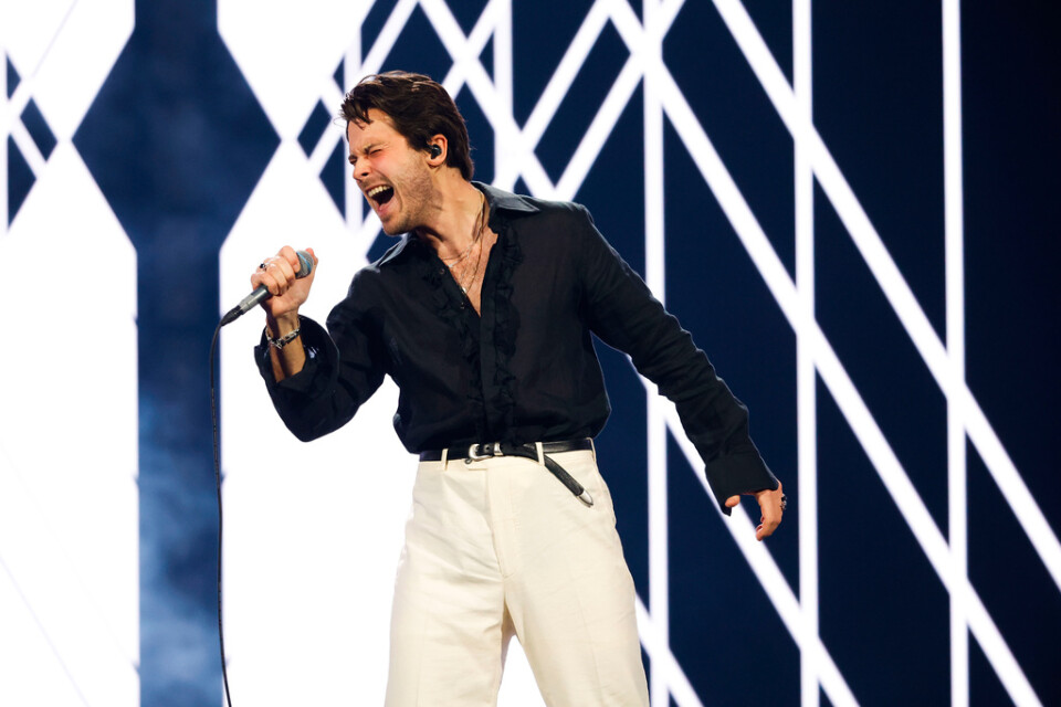 Victor Crone, som deltar med låten "Diamonds, hade lite röstproblem under fredagens genrep inför Melodifestivalen i Göteborg.