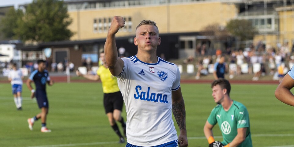 Oskar Persson har precis kvitterat till 1–1 för IFK Simrishamn mot Malmö FF. Till slut vann IFK med 3–2 och avancerade till kvartsfinal i DM.