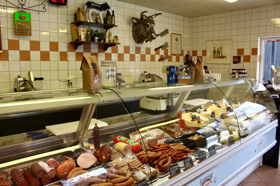 Egna charkuterier och andra specialiteter från Öland finns i butiken i Löttorp.