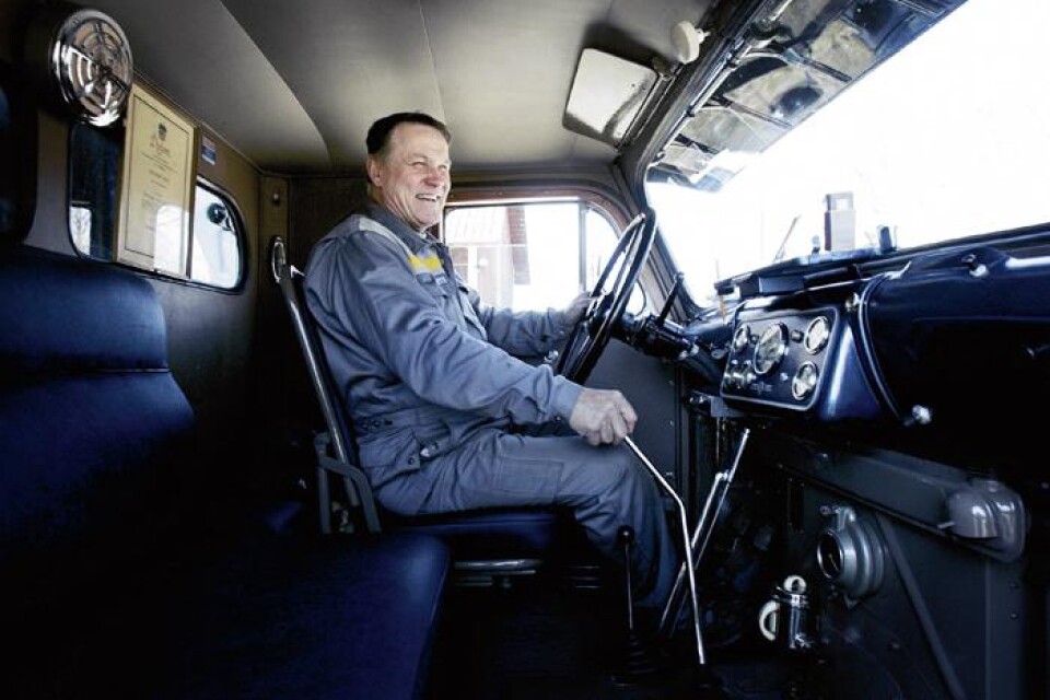 Tommy Lindberg i sin Scania LS 85, en bil han är ensam om att äga.