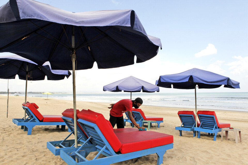 Tomma strandstolar på Bali i Indonesien. Arkivbild.