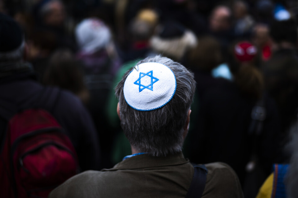En man i kippa vid en demonstration mot antisemitism i Berlin 2018. Arkivbild.