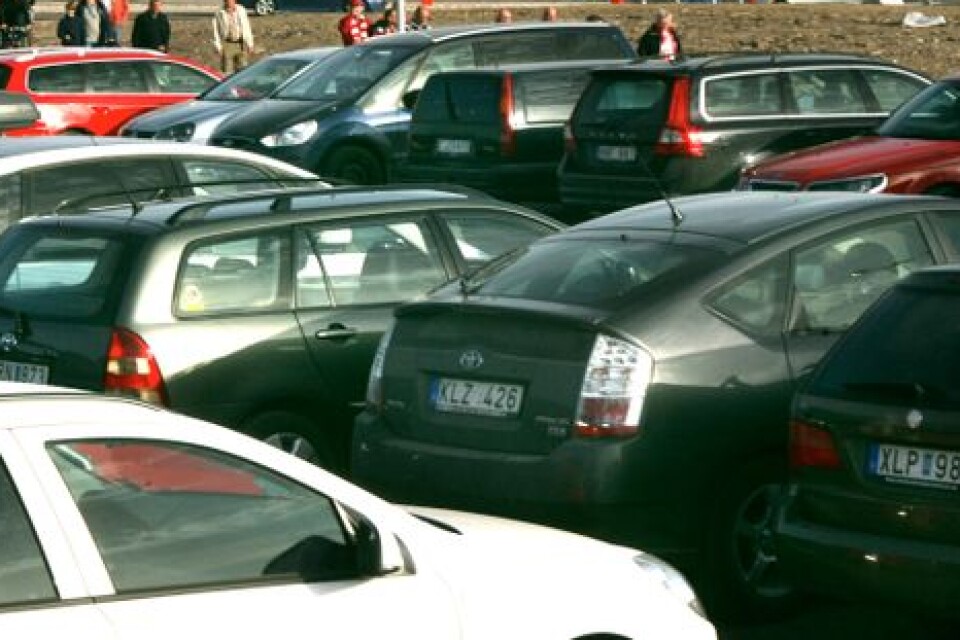 Vi är ett bilburet folk och det behövs plats för parkeringar, anser insändarskribenten.