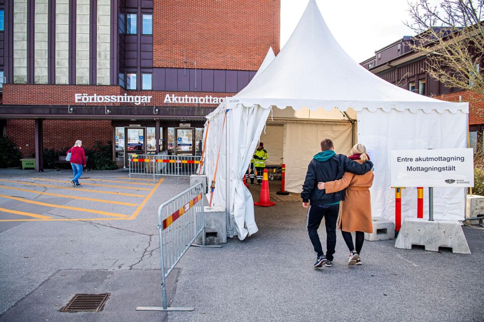 Under måndagen öppnade tältet upp utanför akuten i Karlskrona.