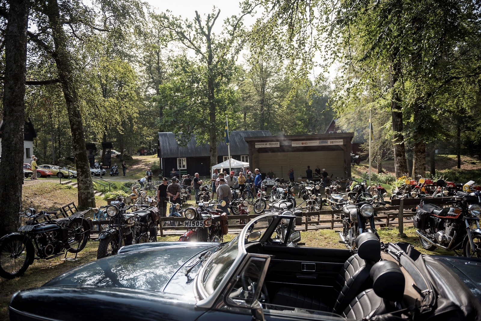 Uppemot 500 besökare kom förbi Bjärnums museum under lördagen för att titta på gamla veteranfordon och motorer.