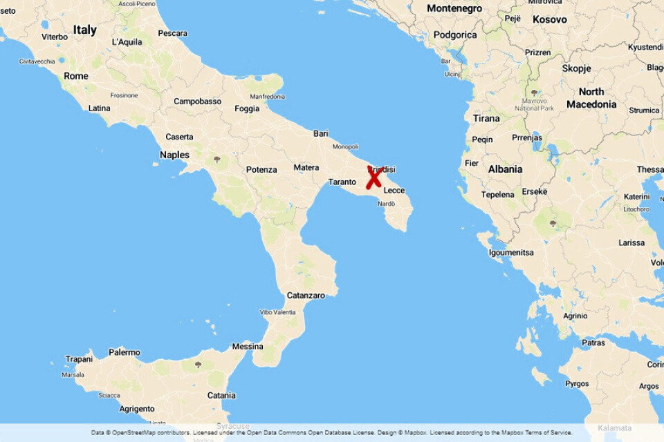 Tiotusentals människor evakuerades i Brindisi i Italien, då myndigheter skulle oskadliggöra en bomb från andra världskriget.